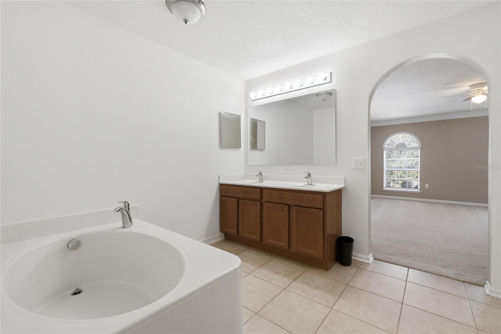 Primary upstairs bathroom - 516 CADIZ DR, GROVELAND