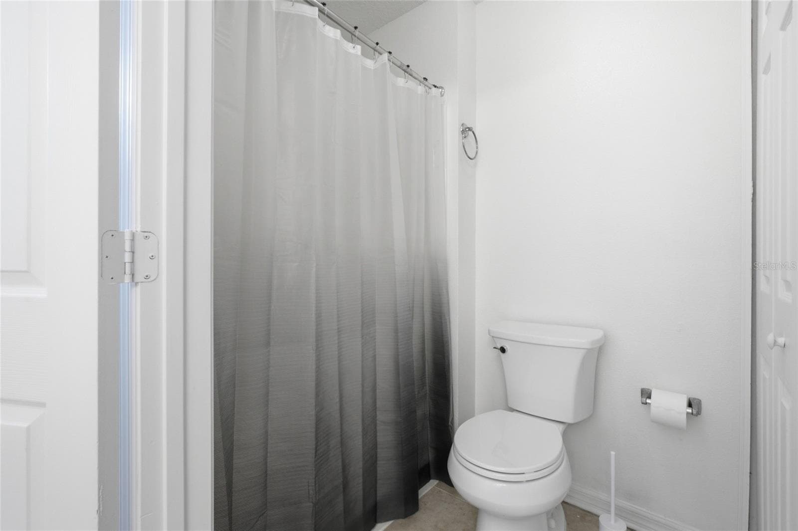 Primary downstairs bathroom with private shower - 516 CADIZ DR, GROVELAND