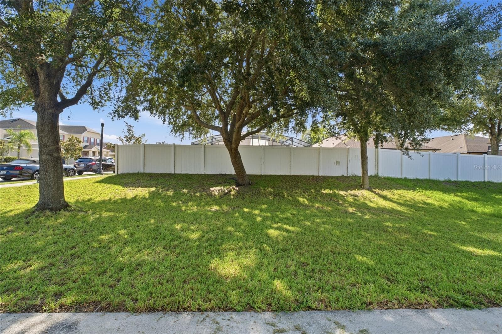 Back of home - 516 CADIZ DR, GROVELAND