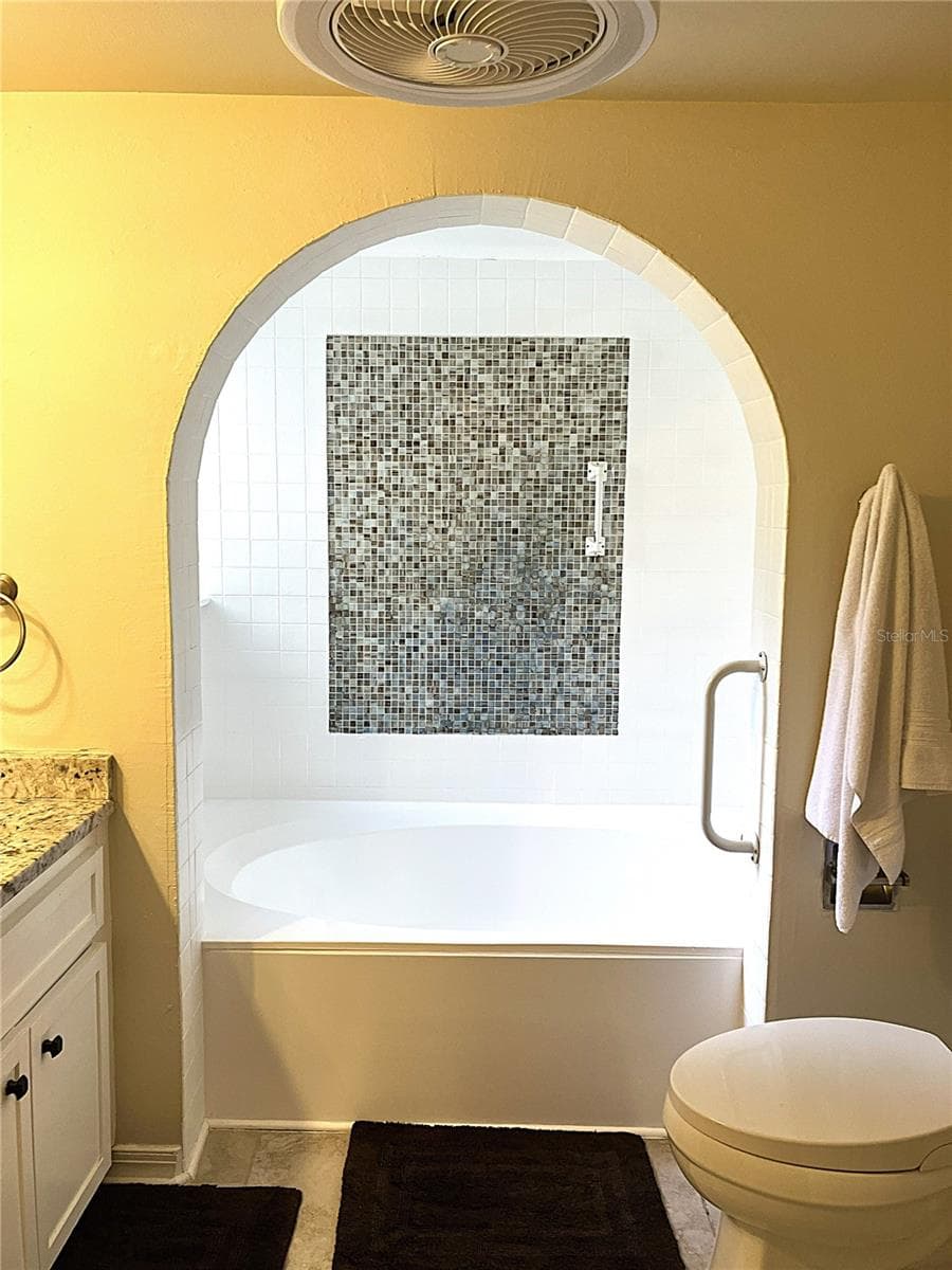 Bathroom Tub Shower Combo - 956 5TH ST #9A, CLERMONT