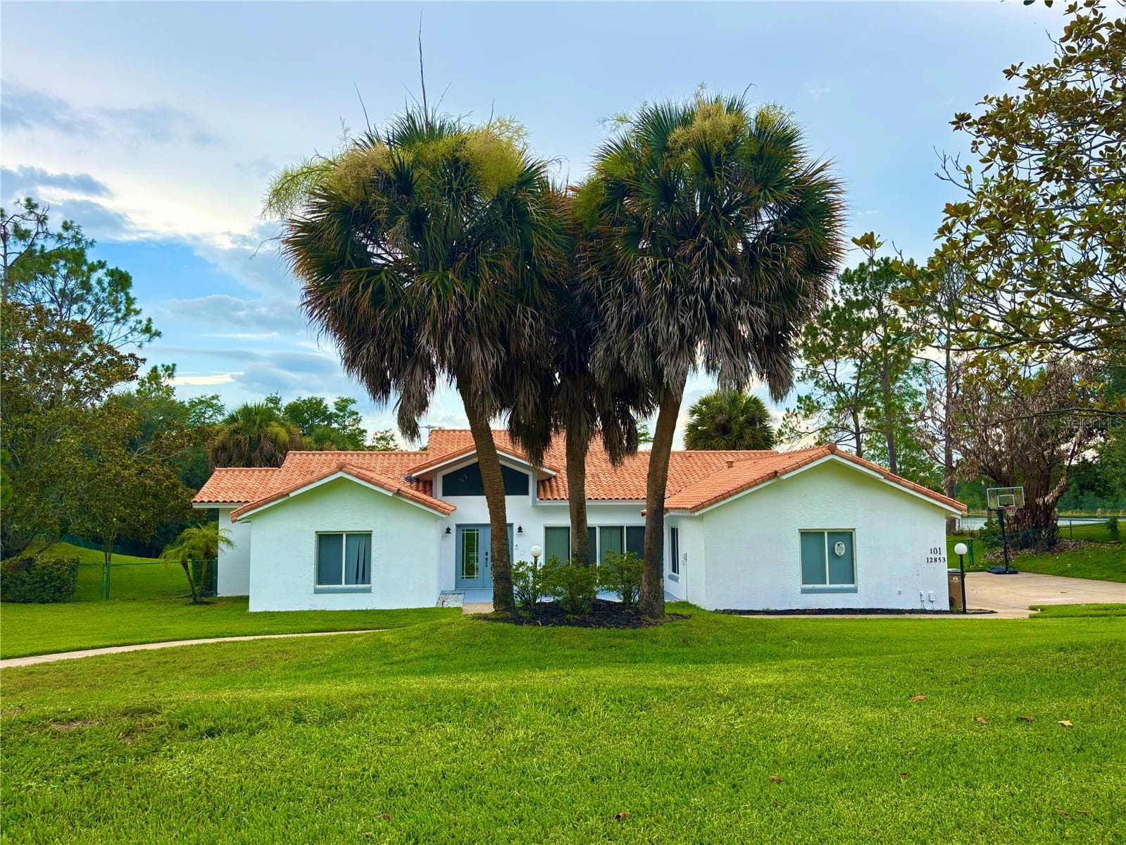 fornt - 12853 BELLERIVE DR, CLERMONT