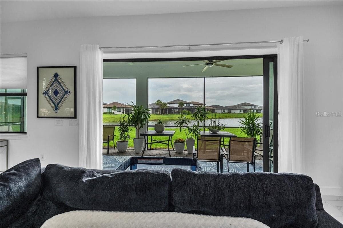 Single Family Residence at 5609 CLEARWATER CT, LAKEWOOD RANCH, photo 12 of 81