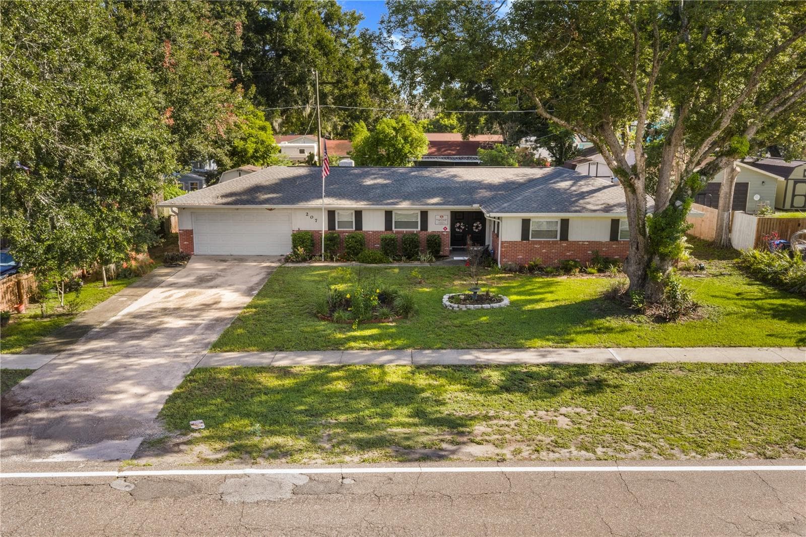 207 W WHEELER RD