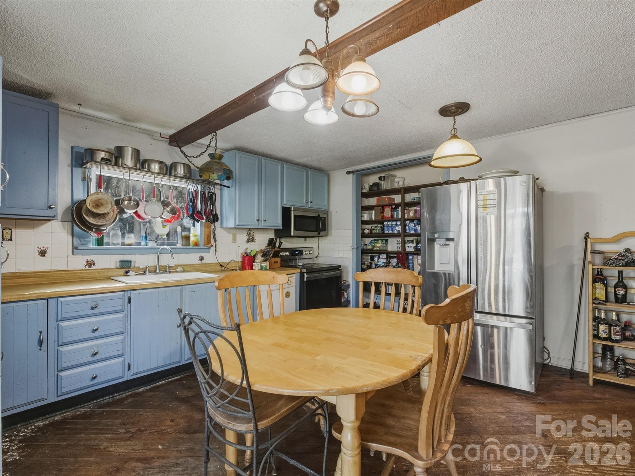 Single Family Residence at 3030 Shannon Street, Sharon, photo 9 of 23