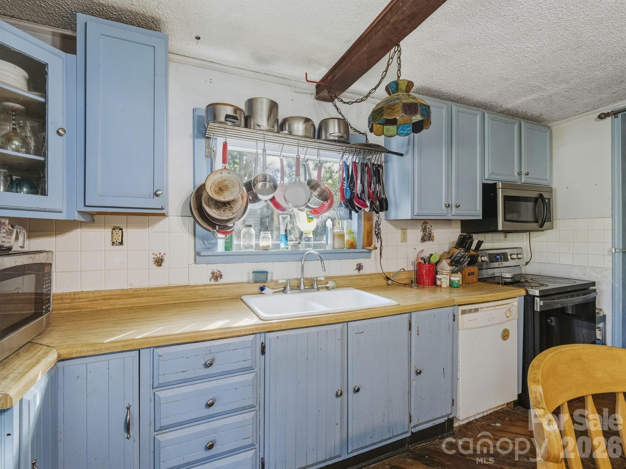 Single Family Residence at 3030 Shannon Street, Sharon, photo 10 of 23