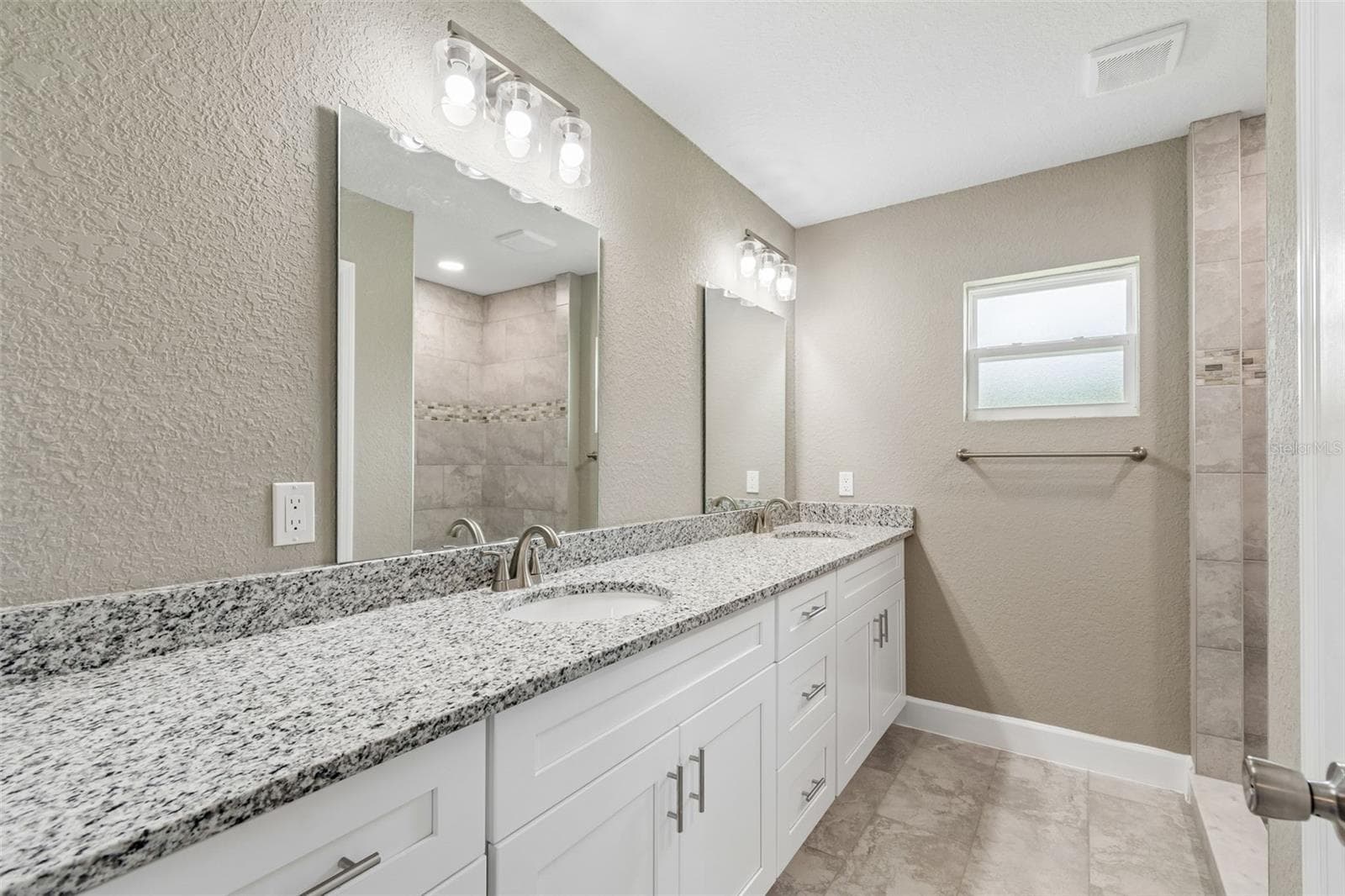 Master Bathroom - 11133 KO DR, LAKELAND