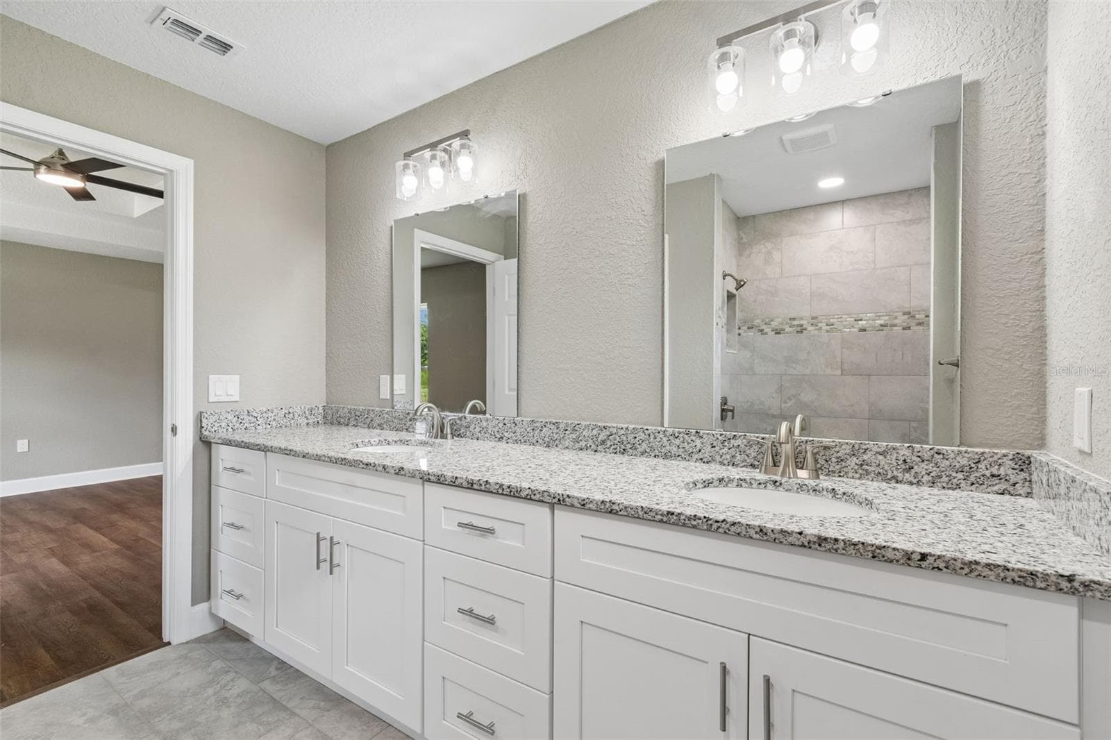 Master Bathroom - 11133 KO DR, LAKELAND