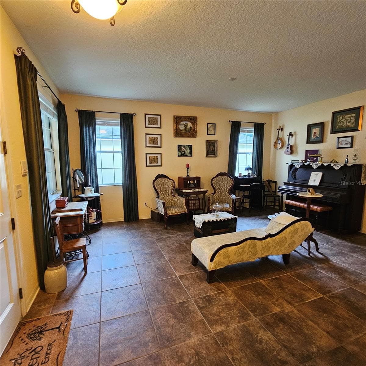 Enter your new home to a spacious open floor plan - 7306 BRIDGEVIEW DR, WESLEY CHAPEL