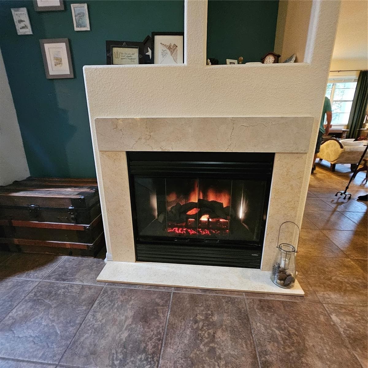 Fireplace is centrally located - 7306 BRIDGEVIEW DR, WESLEY CHAPEL