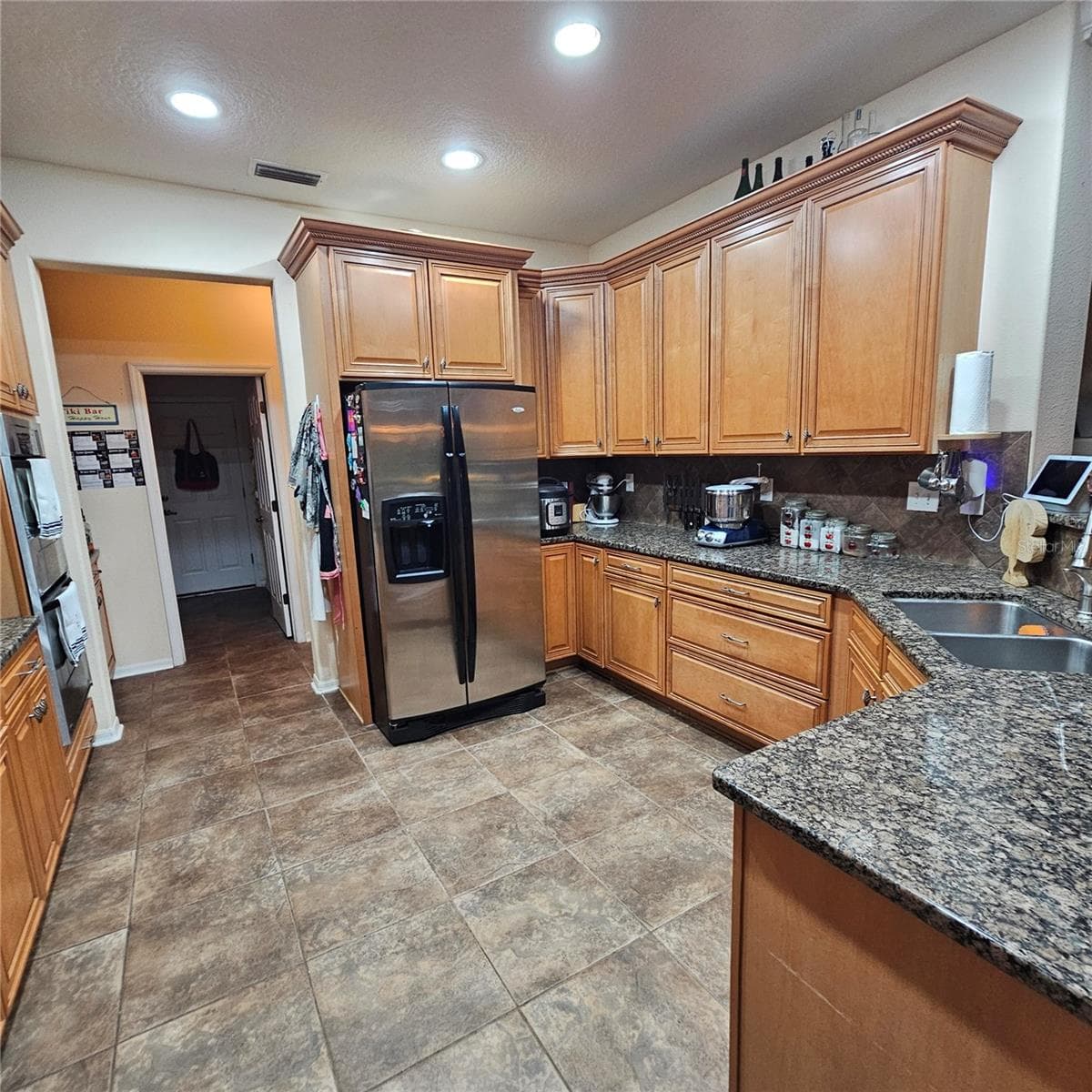 Lots of counter space - 7306 BRIDGEVIEW DR, WESLEY CHAPEL