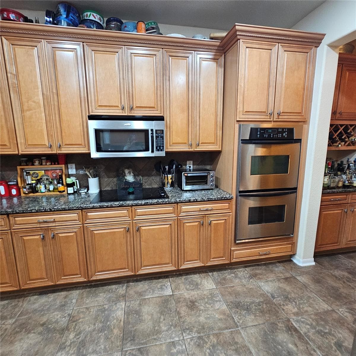 Double oven - 7306 BRIDGEVIEW DR, WESLEY CHAPEL