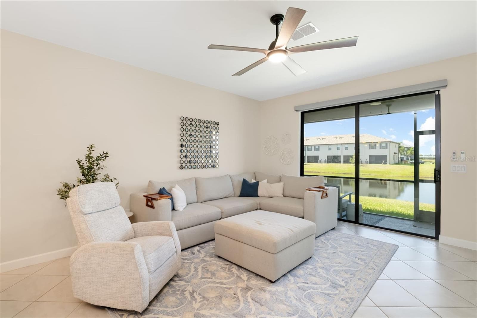 Townhouse at 15210 SUNNY DAY DR, BRADENTON, photo 6 of 47