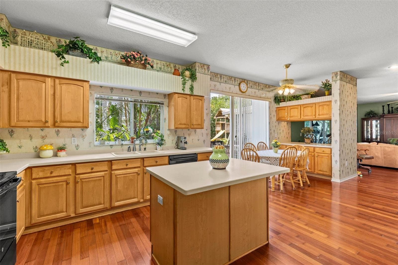 Single Family Residence at 27221 SEA BREEZE WAY, WESLEY CHAPEL, photo 14 of 44