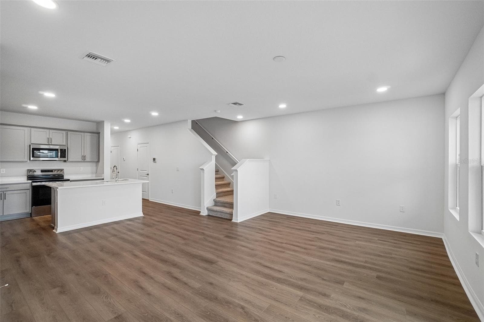 Townhouse at 6868 HOLCOMBE DOWN DR, ZEPHYRHILLS, photo 10 of 30