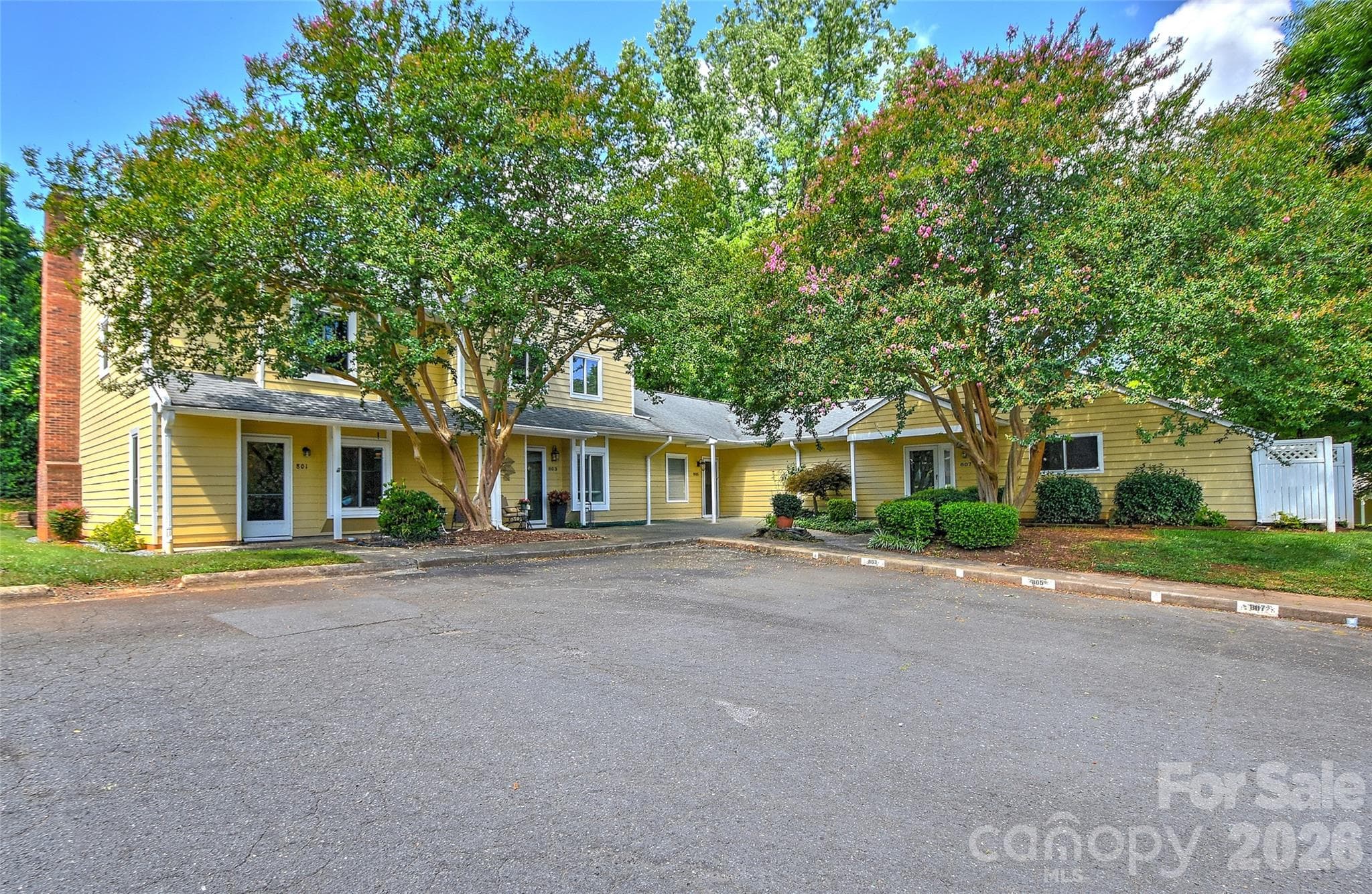 Townhouse at 807 Sardis Cove Drive, Charlotte, photo 3 of 35