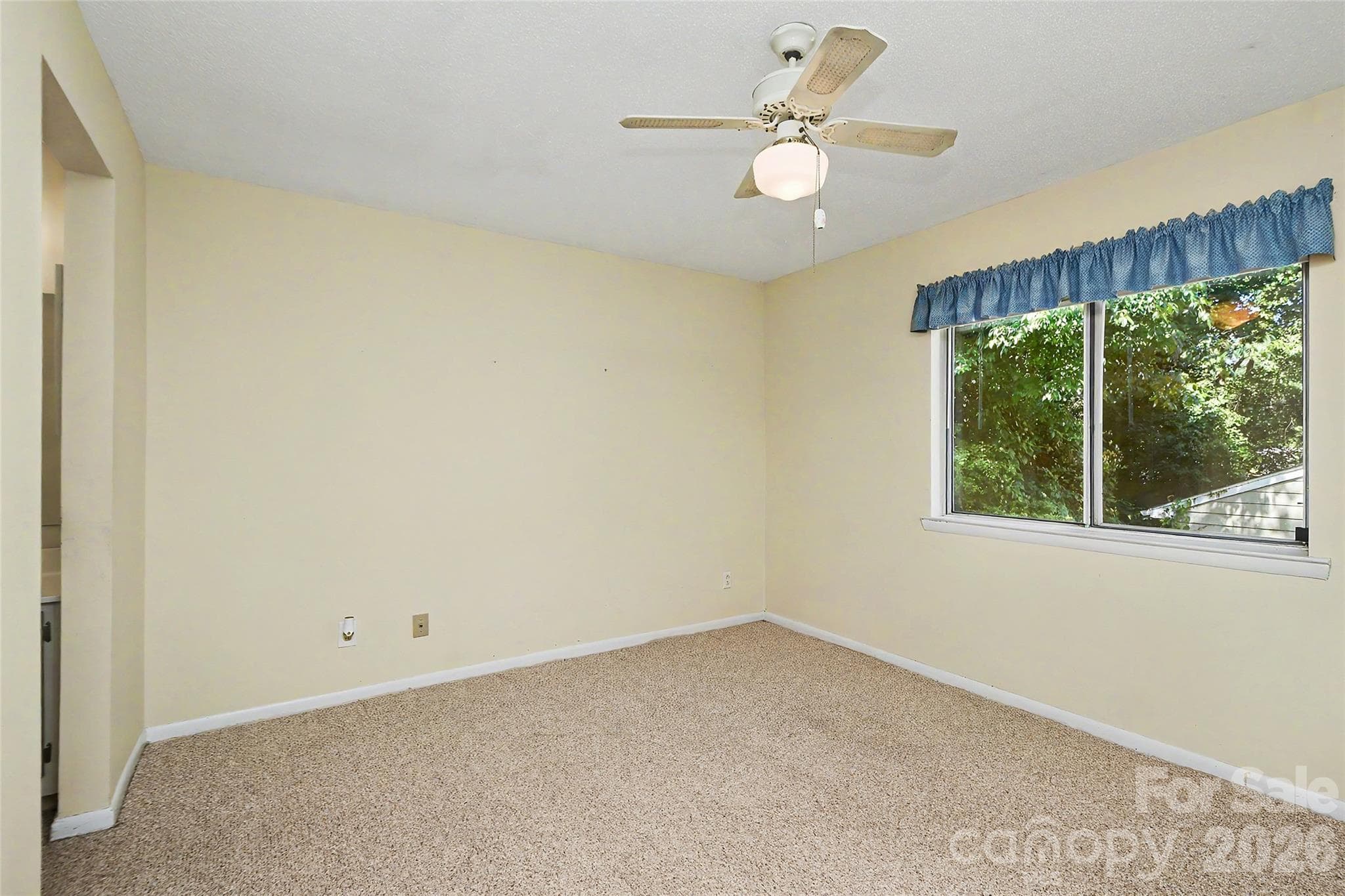 Townhouse at 807 Sardis Cove Drive, Charlotte, photo 8 of 35