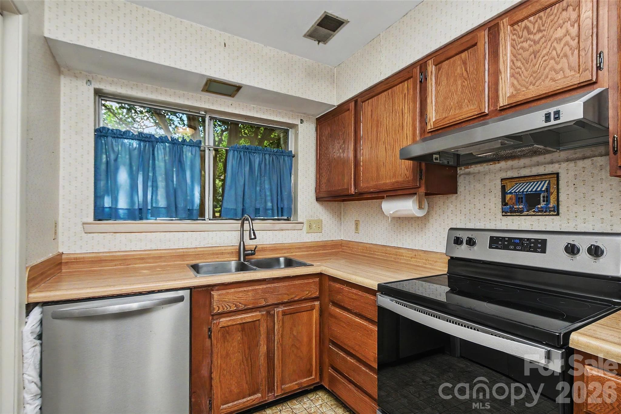 Townhouse at 807 Sardis Cove Drive, Charlotte, photo 12 of 35