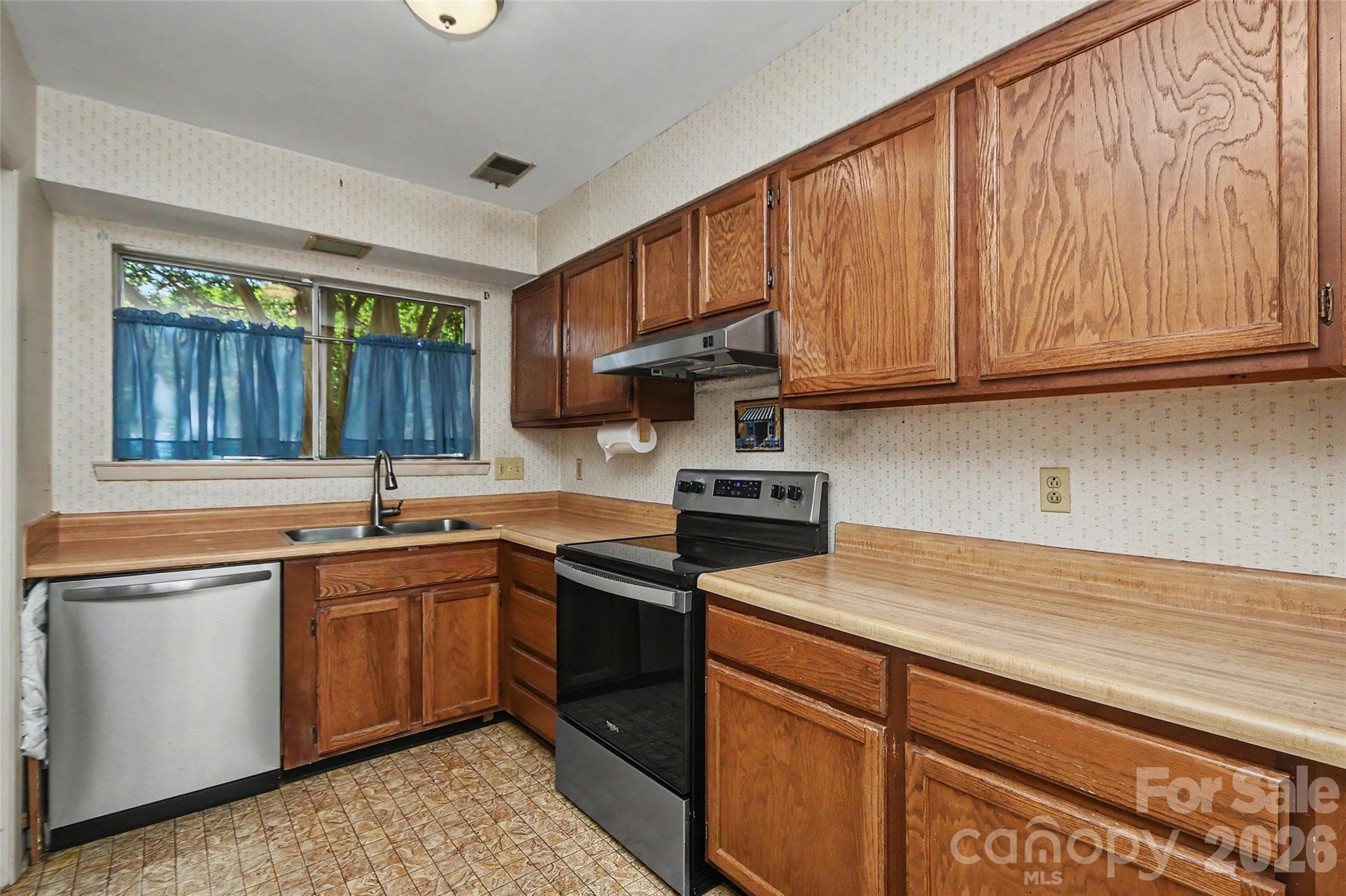Townhouse at 807 Sardis Cove Drive, Charlotte, photo 15 of 35