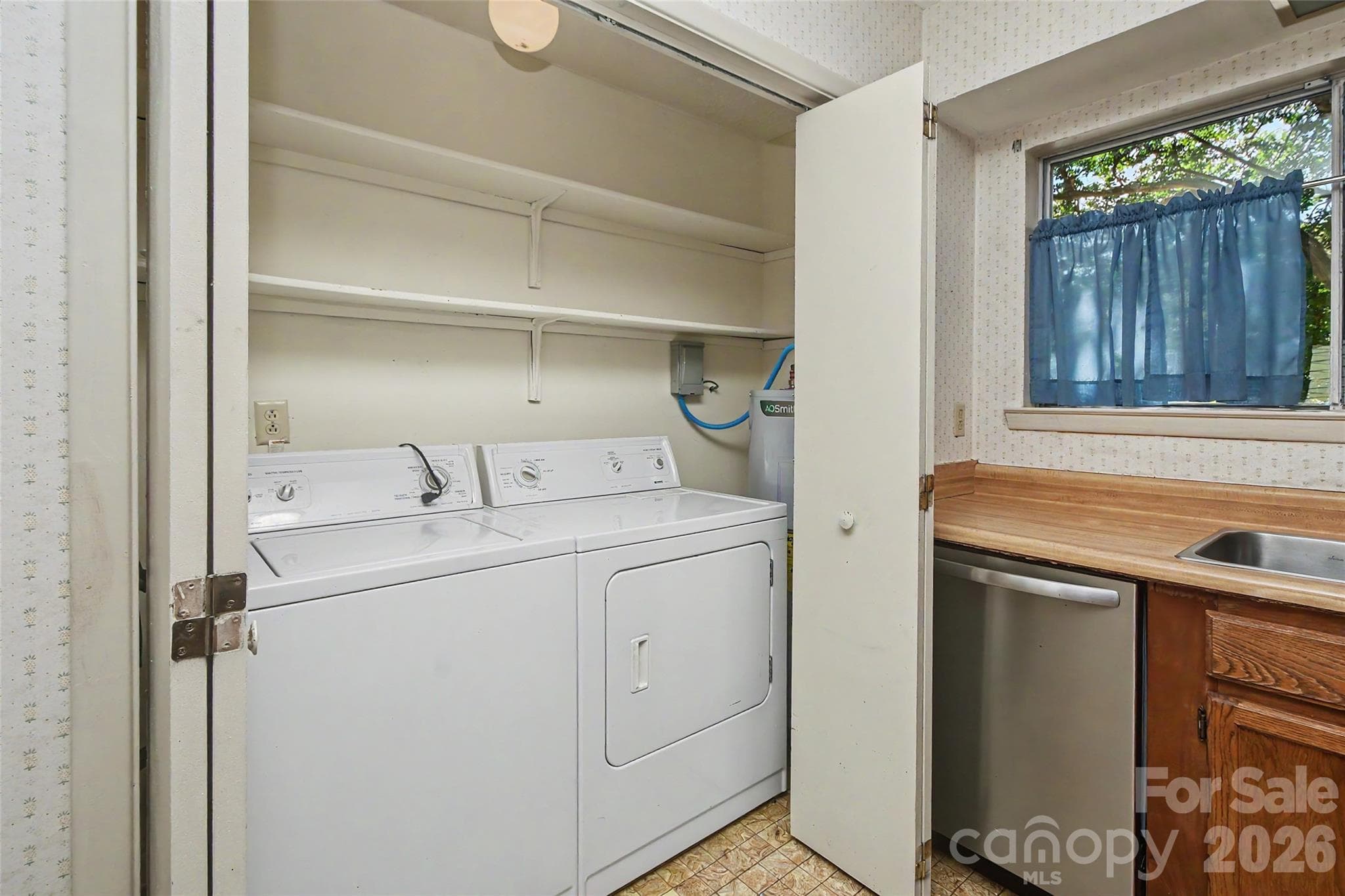 Townhouse at 807 Sardis Cove Drive, Charlotte, photo 16 of 35