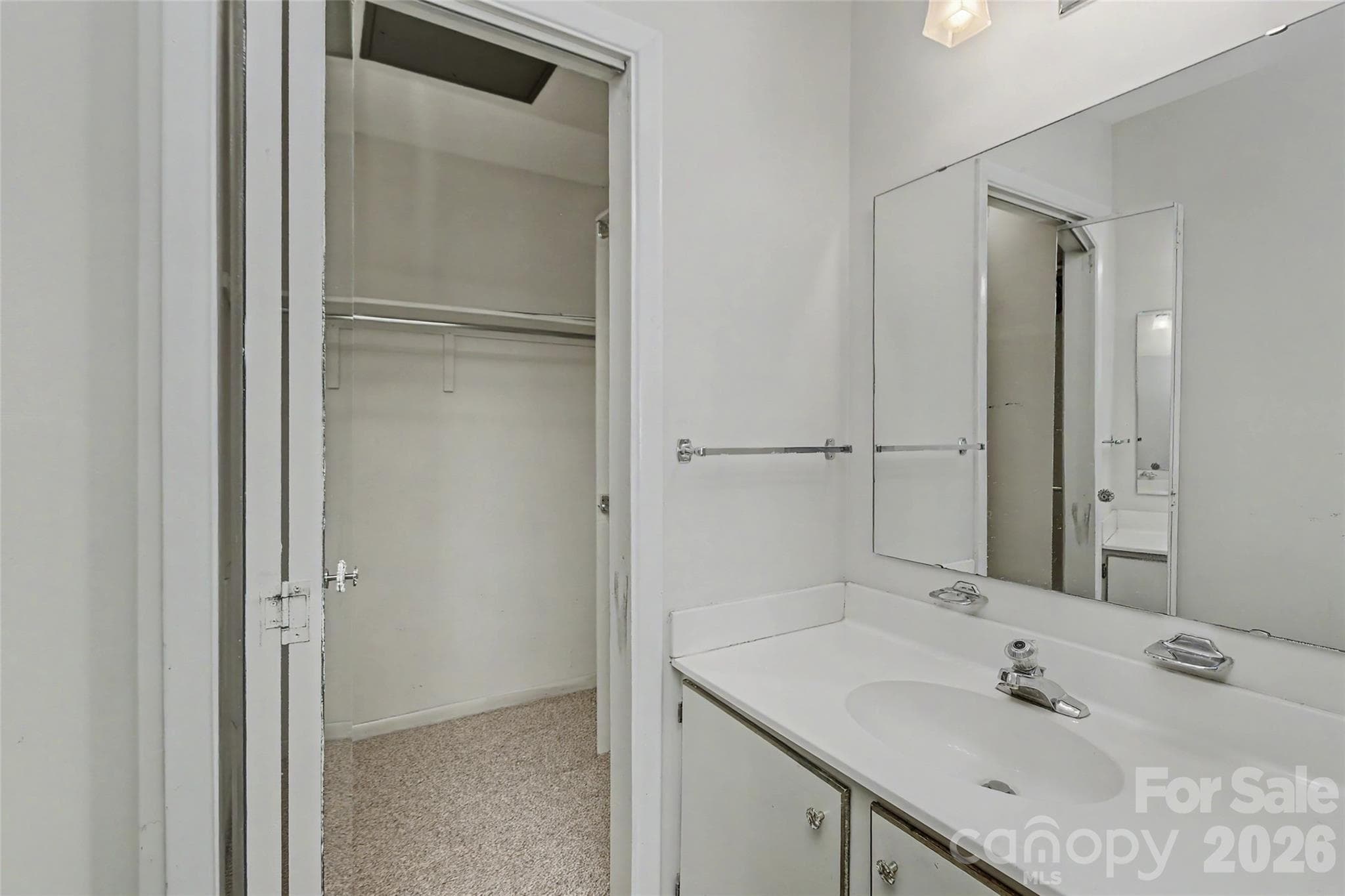 Townhouse at 807 Sardis Cove Drive, Charlotte, photo 20 of 35