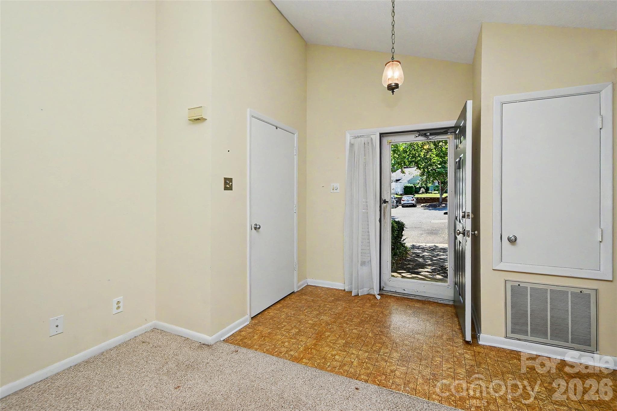 Townhouse at 807 Sardis Cove Drive, Charlotte, photo 32 of 35