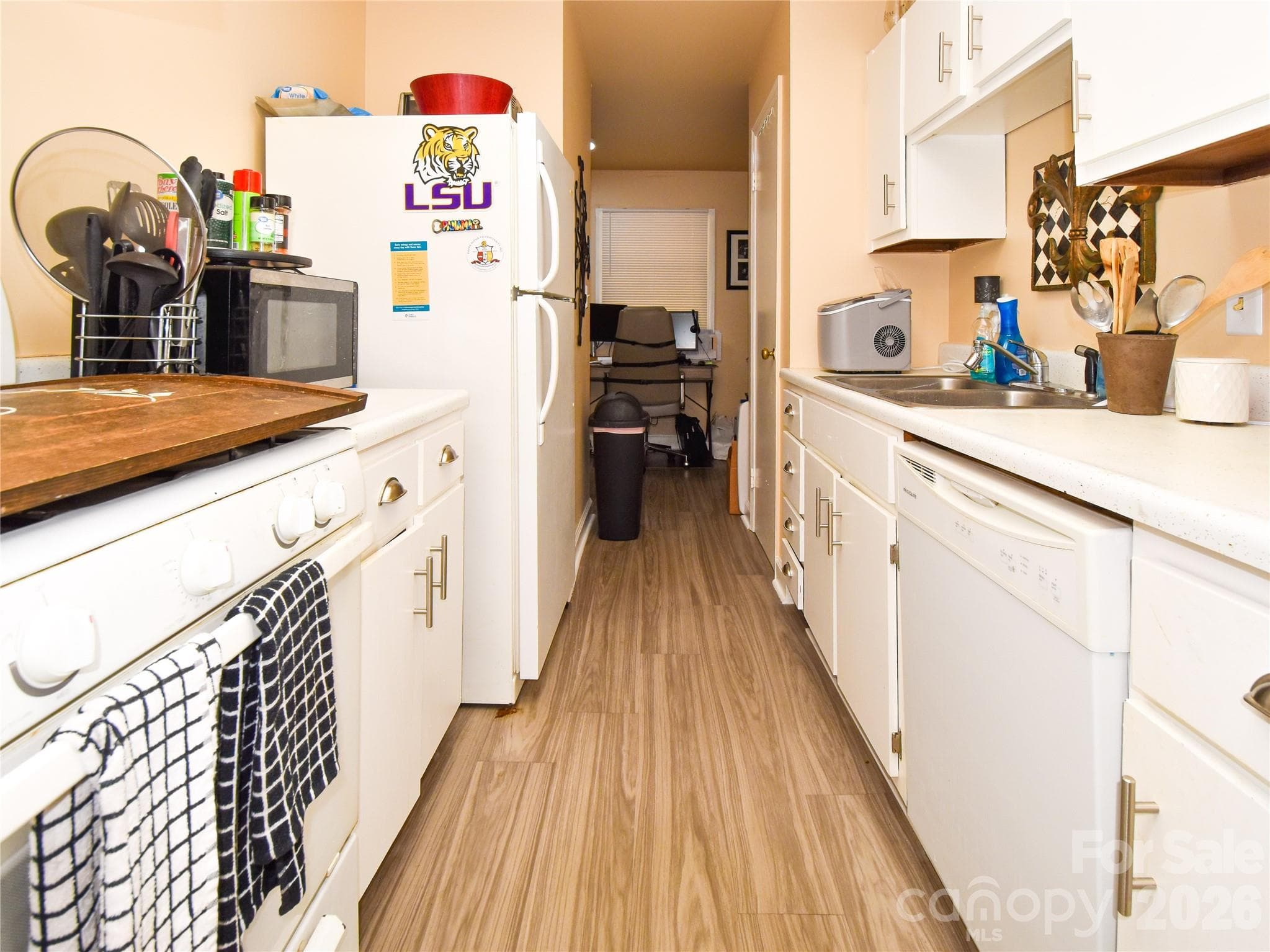 Condominium at Winston Salem, photo 3 of 9