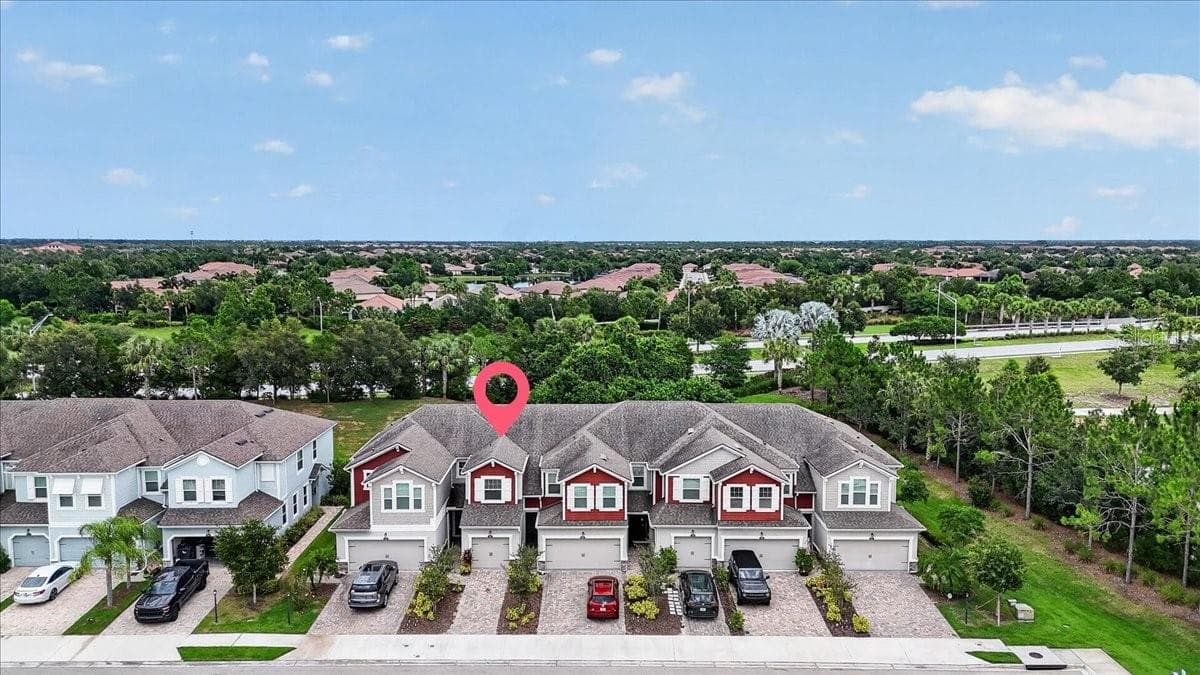 Townhouse at 5057 SKYVIEW LN, BRADENTON, photo 3 of 45