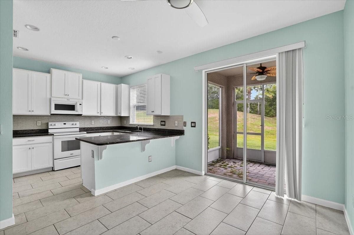 Townhouse at 5057 SKYVIEW LN, BRADENTON, photo 9 of 45