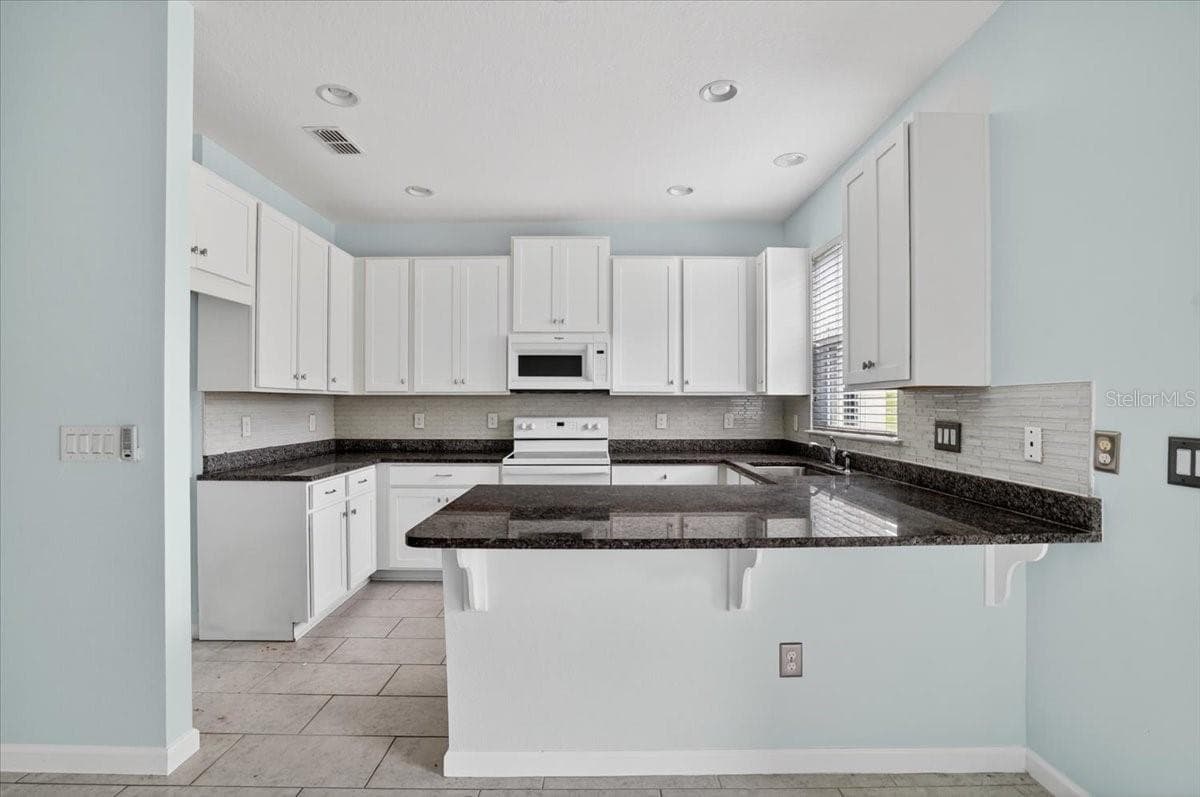 Townhouse at 5057 SKYVIEW LN, BRADENTON, photo 10 of 45