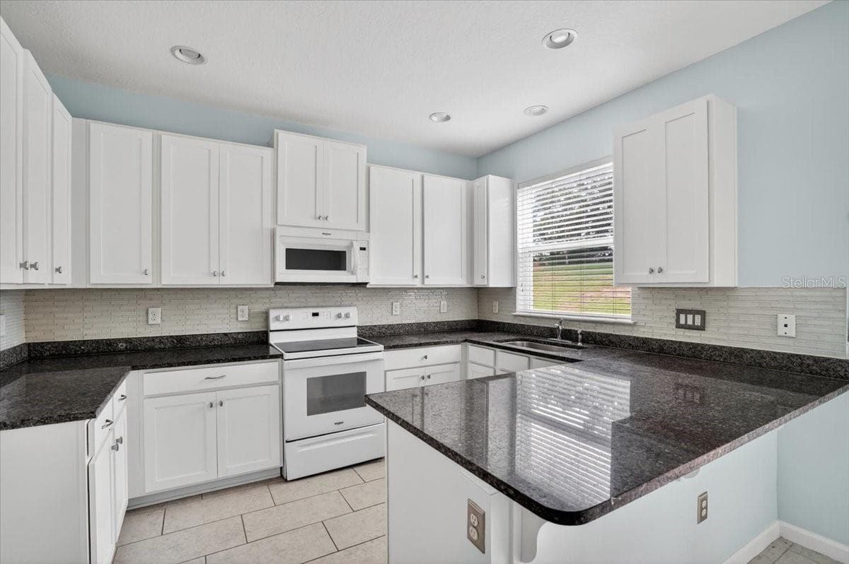 Townhouse at 5057 SKYVIEW LN, BRADENTON, photo 11 of 45