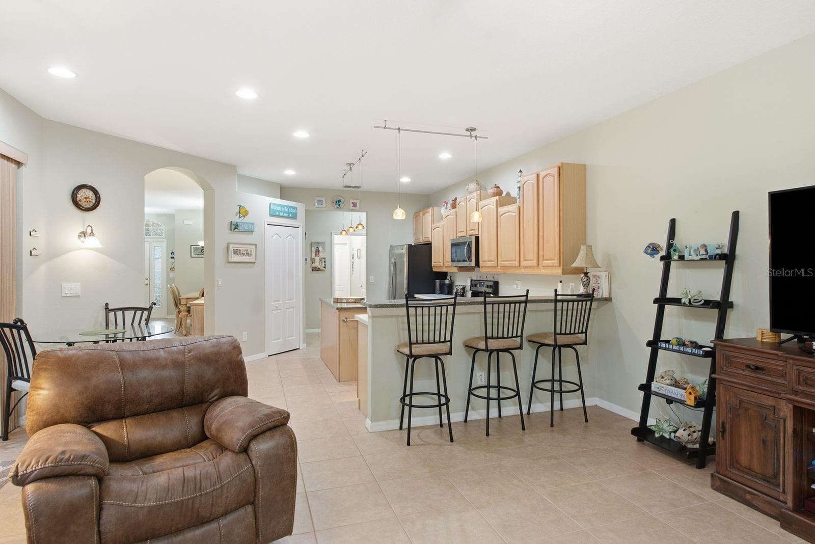 Kitchen & Family room - 4882 W BREEZE CIR, PALM HARBOR