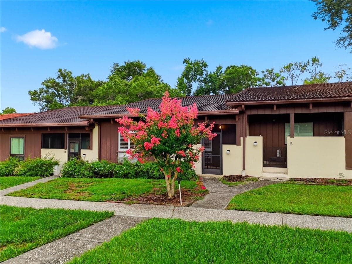 Condominium at 10 EL RECODO #10, LAKELAND, photo 3 of 36