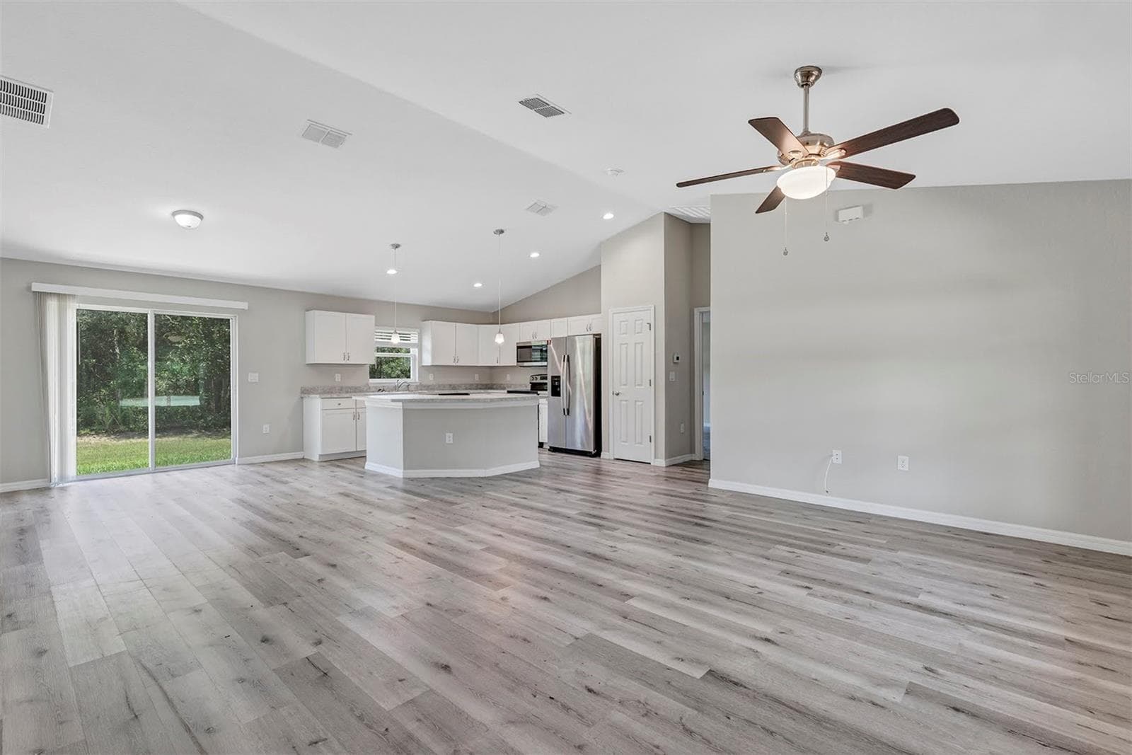Single Family Residence at 21512 SW RAINBOW LAKES BLVD, DUNNELLON, photo 3 of 29