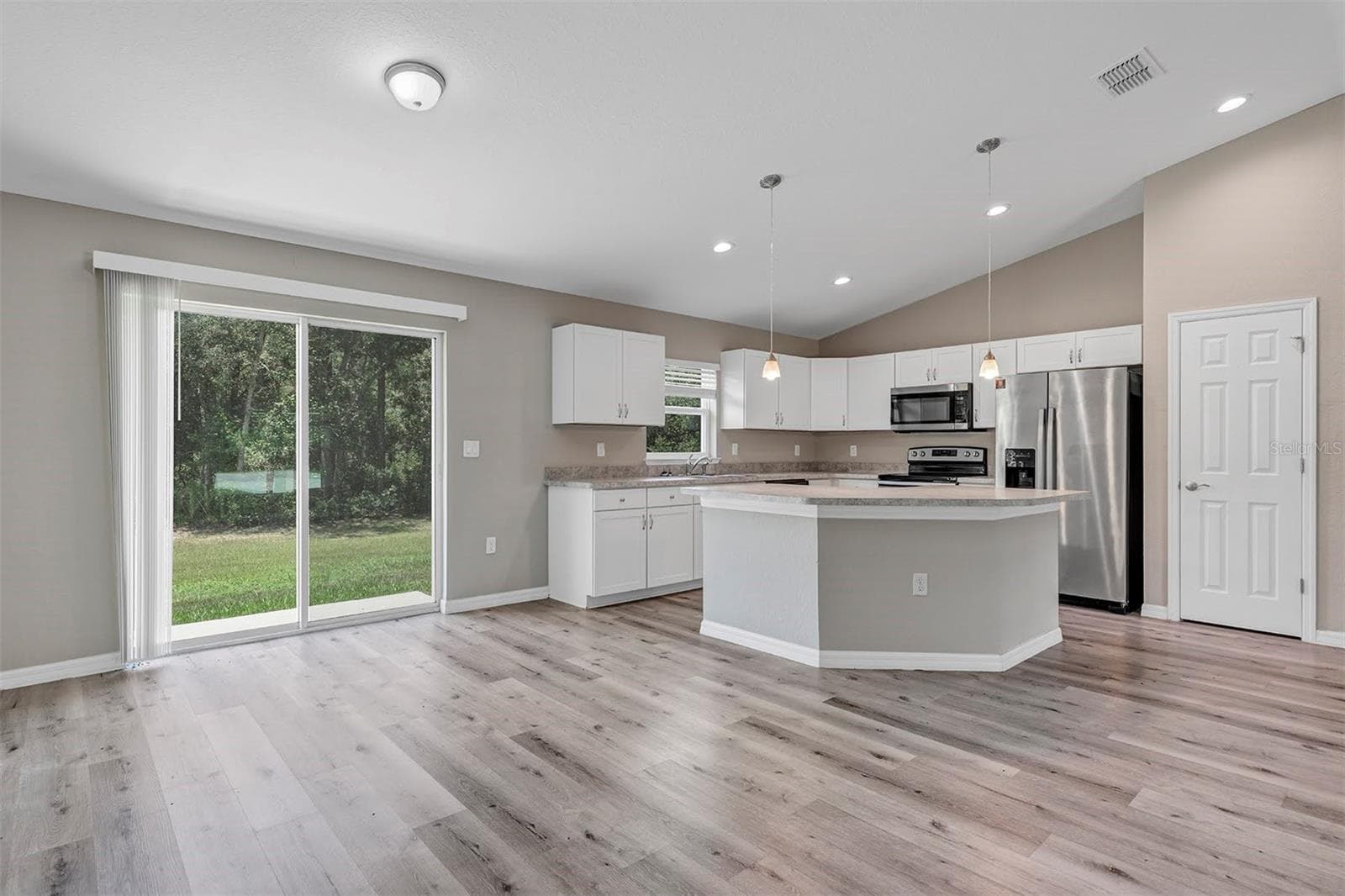 Single Family Residence at 21512 SW RAINBOW LAKES BLVD, DUNNELLON, photo 6 of 29