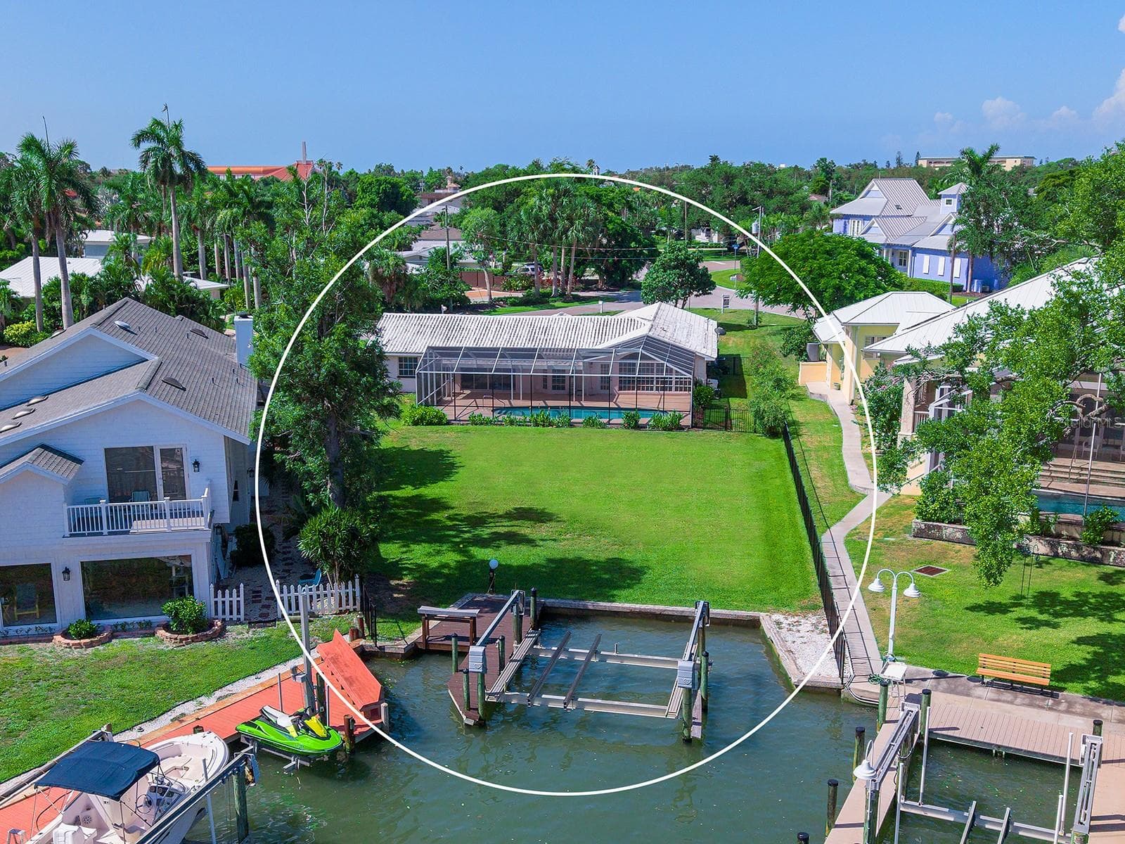 Seawall, dock, boat lift - 396 BAYSHORE DR, VENICE