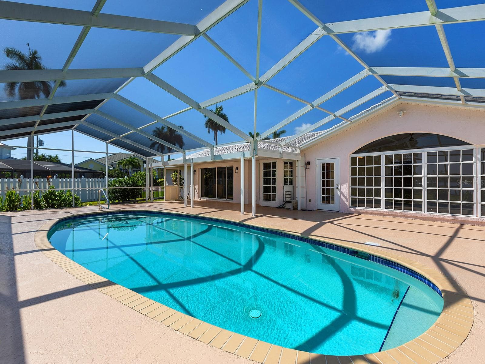 Screened pool and large lanai - 396 BAYSHORE DR, VENICE