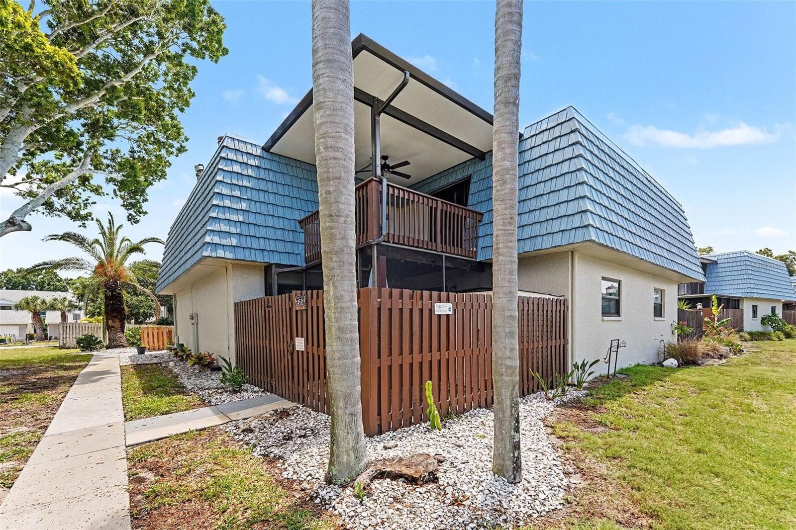 Corner Unit, Entrance with 2nd Deck - 14521 CATALINA CIR, SEMINOLE
