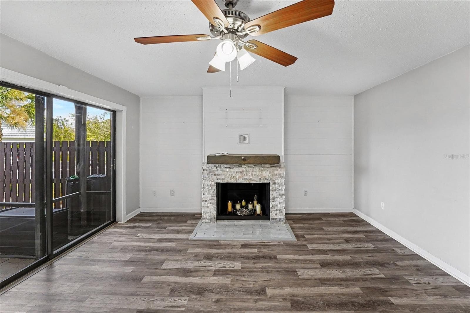 Living Room, Slider Access to Lanai - 14521 CATALINA CIR, SEMINOLE
