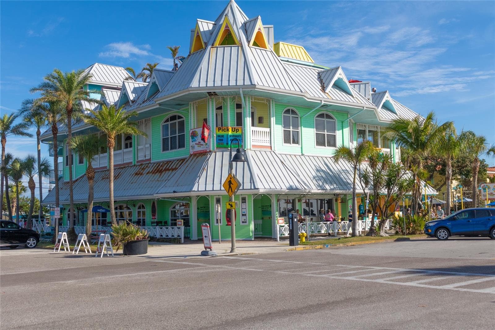 Hurricane Restaurant and Rooftop Bar. - 108 22ND AVE, ST PETE BEACH