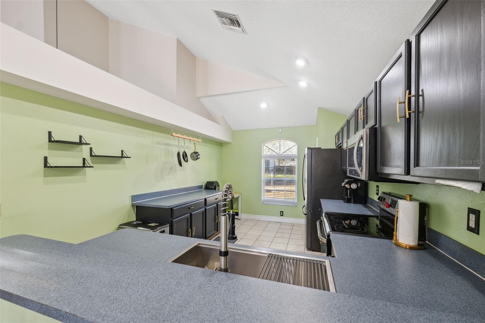 Single Family Residence at 3316 PINE TOP DR, VALRICO, photo 9 of 21
