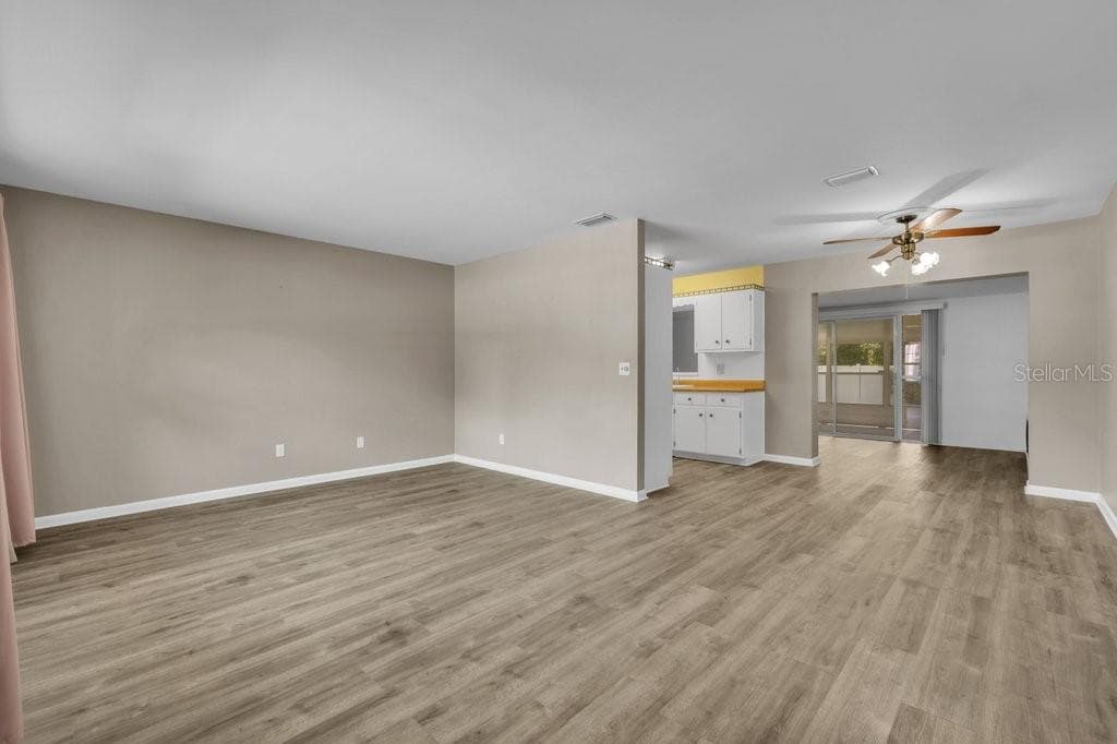 Single Family Residence at 1105 N PARSONS AVE, BRANDON, photo 5 of 27
