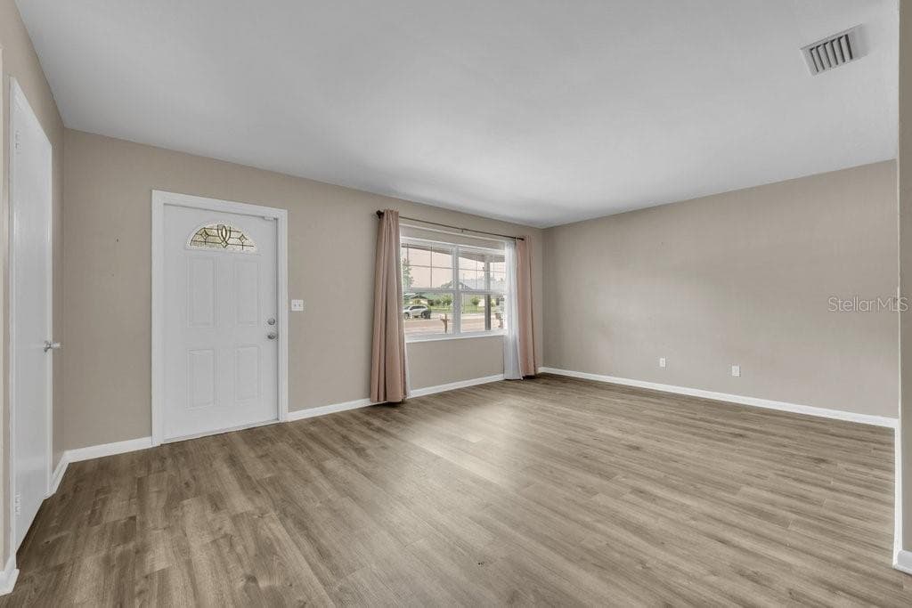 Single Family Residence at 1105 N PARSONS AVE, BRANDON, photo 6 of 27
