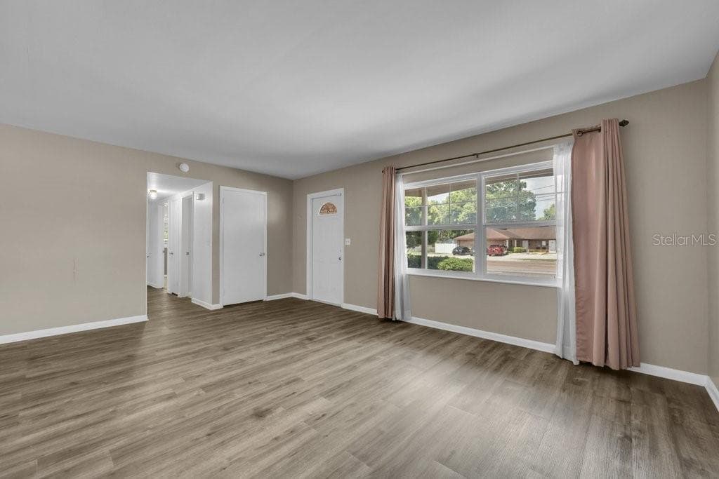Single Family Residence at 1105 N PARSONS AVE, BRANDON, photo 7 of 27