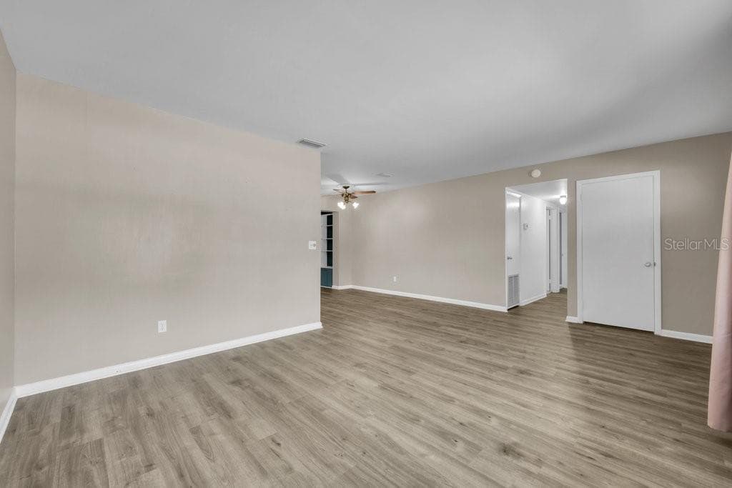 Single Family Residence at 1105 N PARSONS AVE, BRANDON, photo 8 of 27
