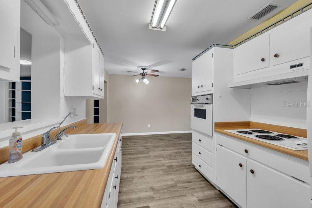 Single Family Residence at 1105 N PARSONS AVE, BRANDON, photo 10 of 27
