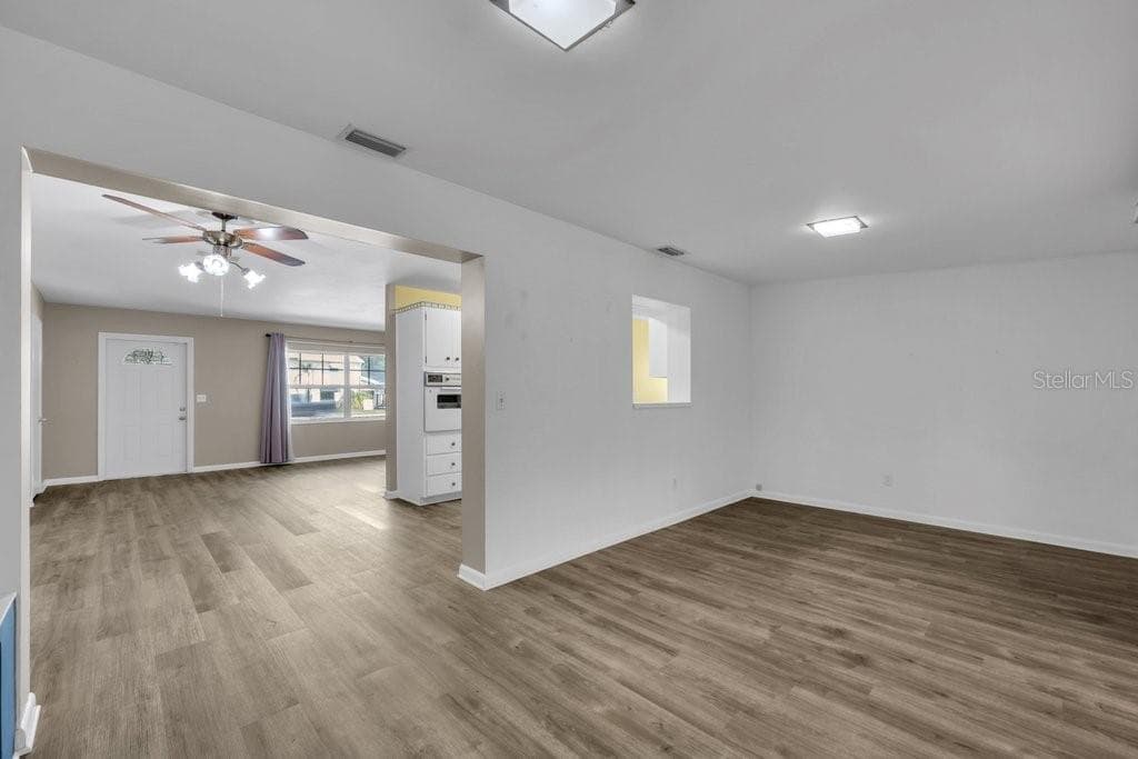 Single Family Residence at 1105 N PARSONS AVE, BRANDON, photo 11 of 27
