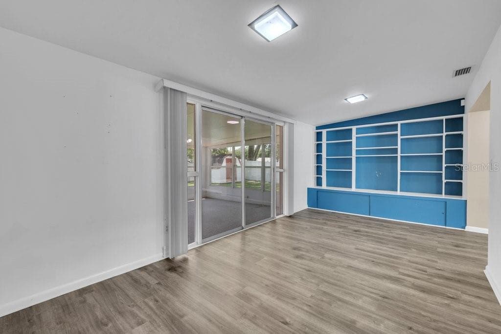 Single Family Residence at 1105 N PARSONS AVE, BRANDON, photo 12 of 27