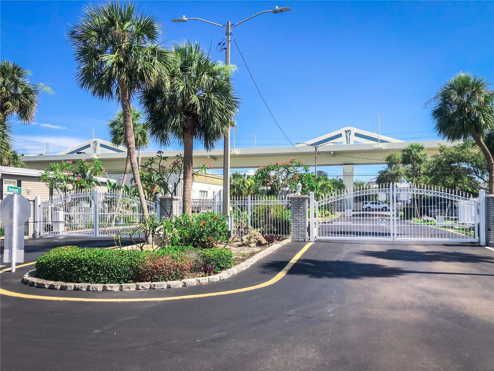 Mobile Home at 4851 W GANDY BLVD #B9L36, TAMPA, photo 10 of 45