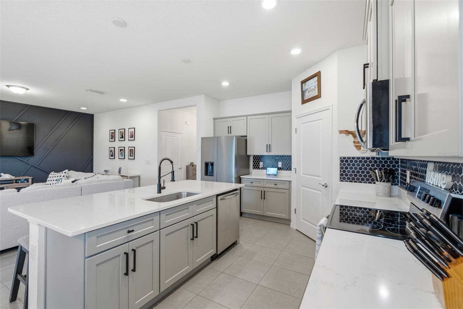 Single Family Residence at 13237 WATERLEAF GARDEN CIR, RIVERVIEW, photo 11 of 69