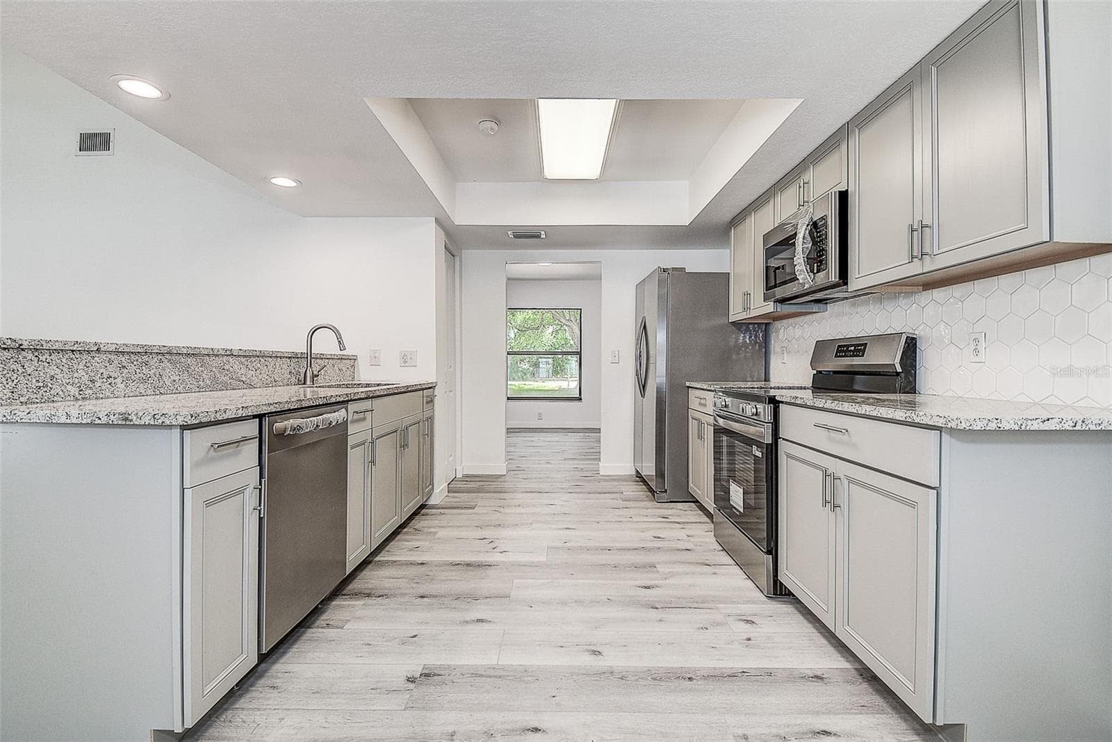 Single Family Residence at 9404 W HAMILTON AVE, TAMPA, photo 5 of 25